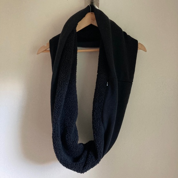 Lululemon women’s infinity scarf - Picture 1 of 5